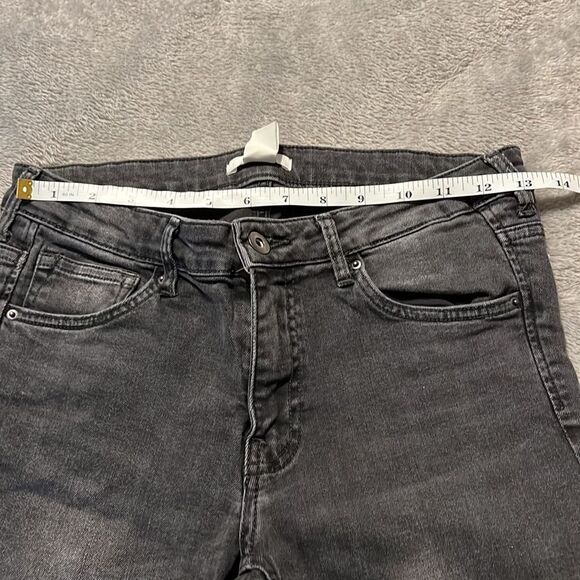 H & M Black Jeans. Side 29 - Picture 6 of 7